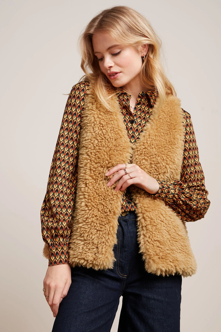 King Louie Cilla Gilet Boheme Weste mit Fell Biscotti braun