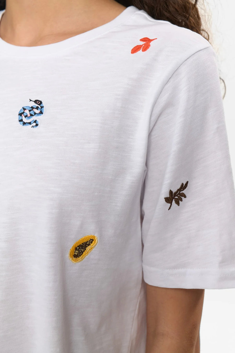 Nümph Nuzoey T-Shirt GOTS bright white mit Stickereien