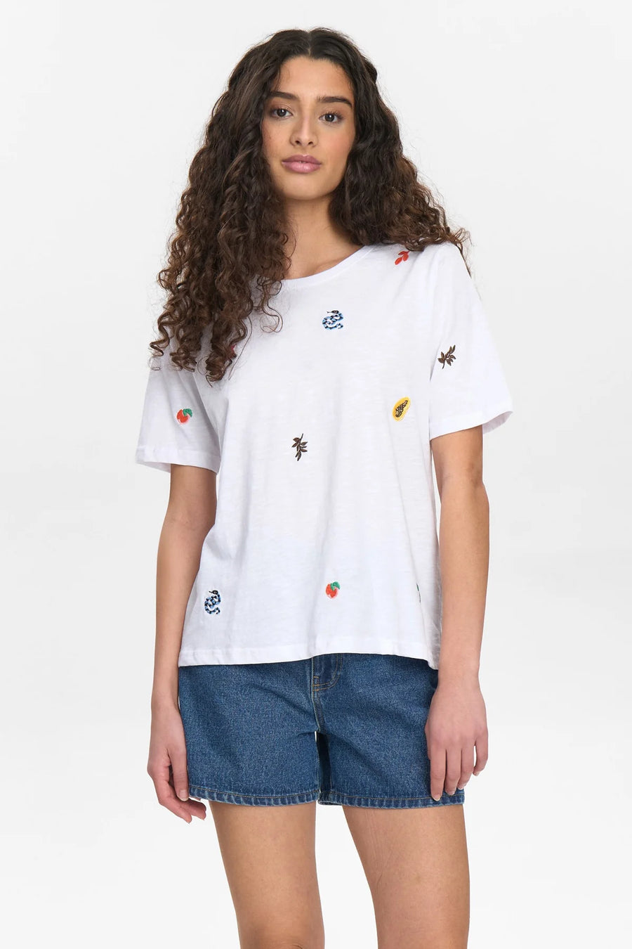 Nümph Nuzoey T-Shirt GOTS bright white mit Stickereien