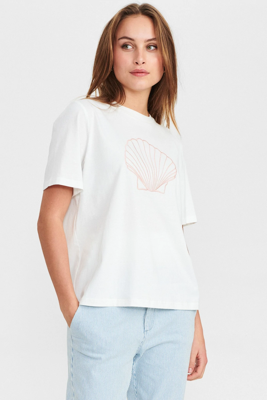 Nümph Nuclam T-Shirt, cremeweiß mit Muschelstickerei