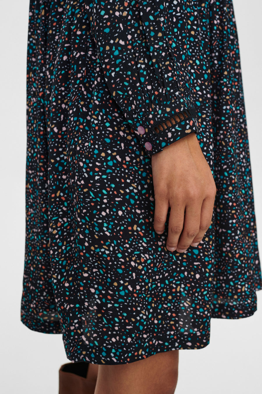 Nümph Nualabama Kleid, dunkelblau mit bunten Tupfen